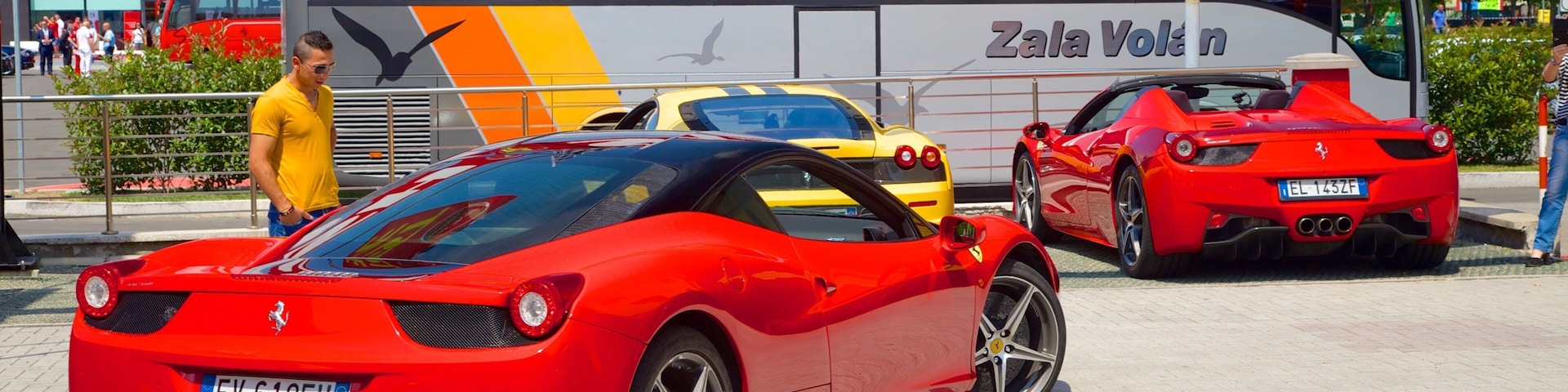 Museu da Ferrari assim como um homem sozinho