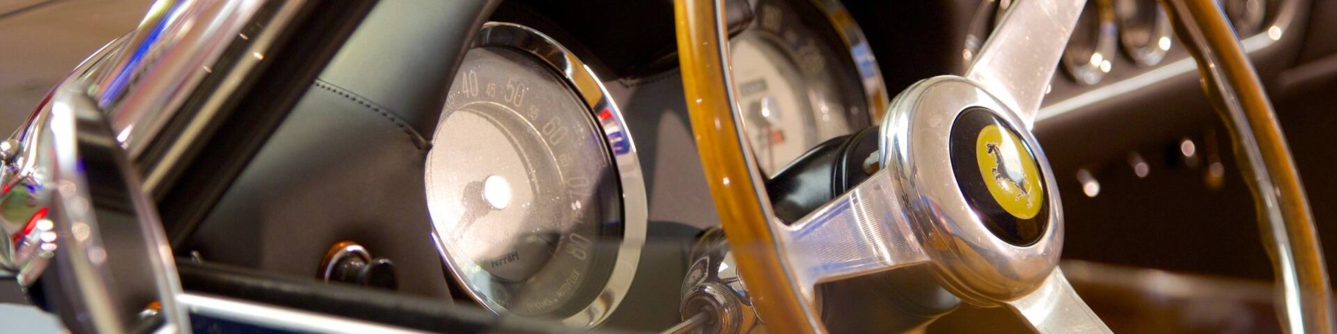 Musée Ferrari qui includes vues intérieures