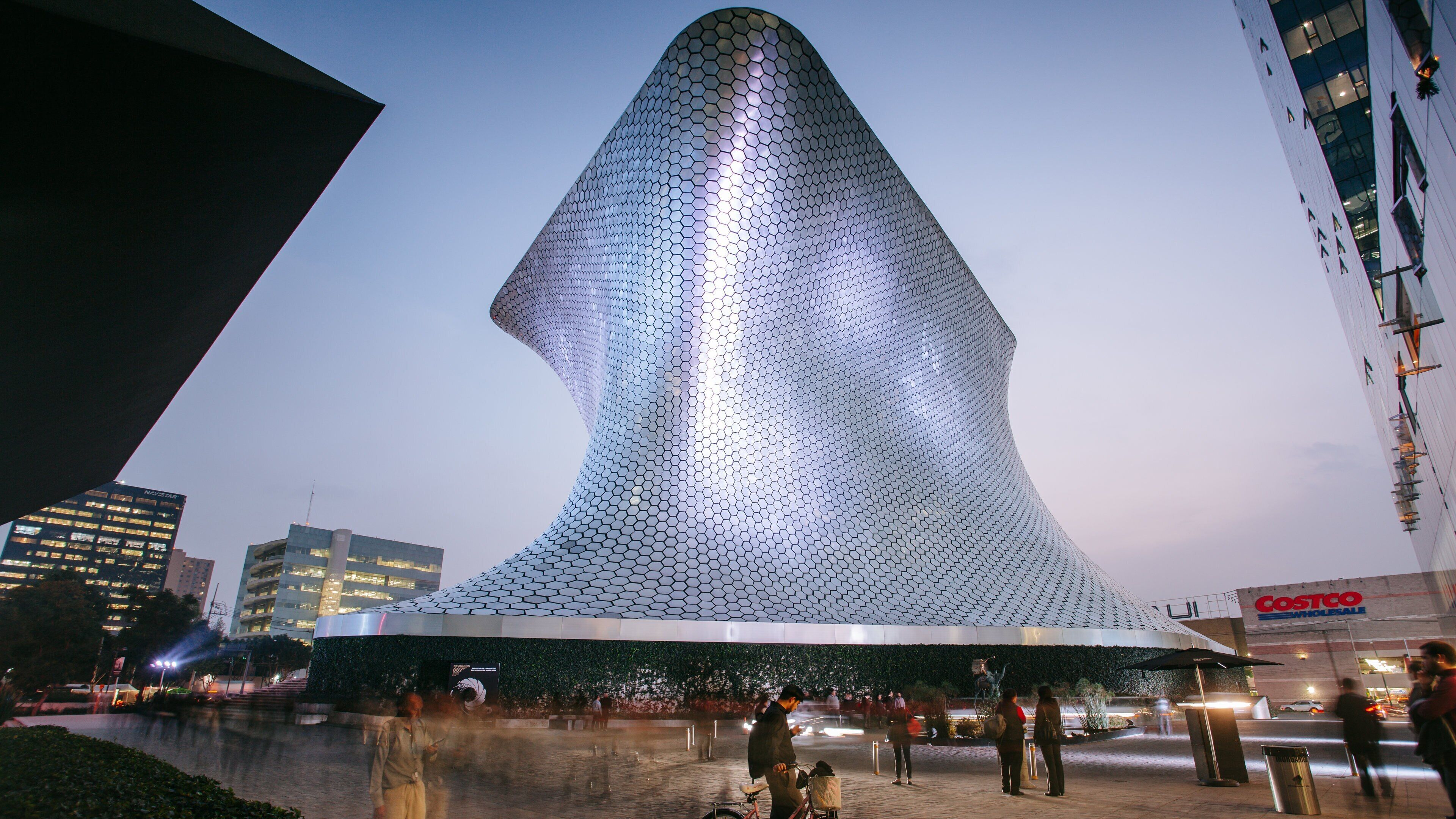 Soumaya Museum showing modern architecture