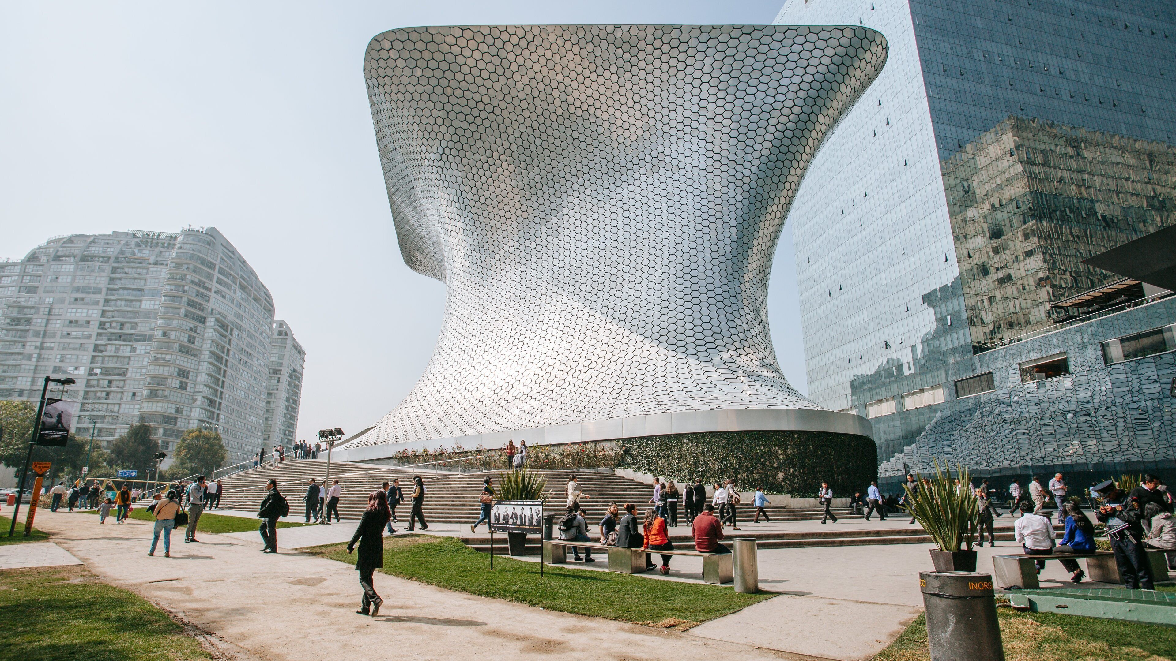 Soumaya Museum featuring modern architecture
