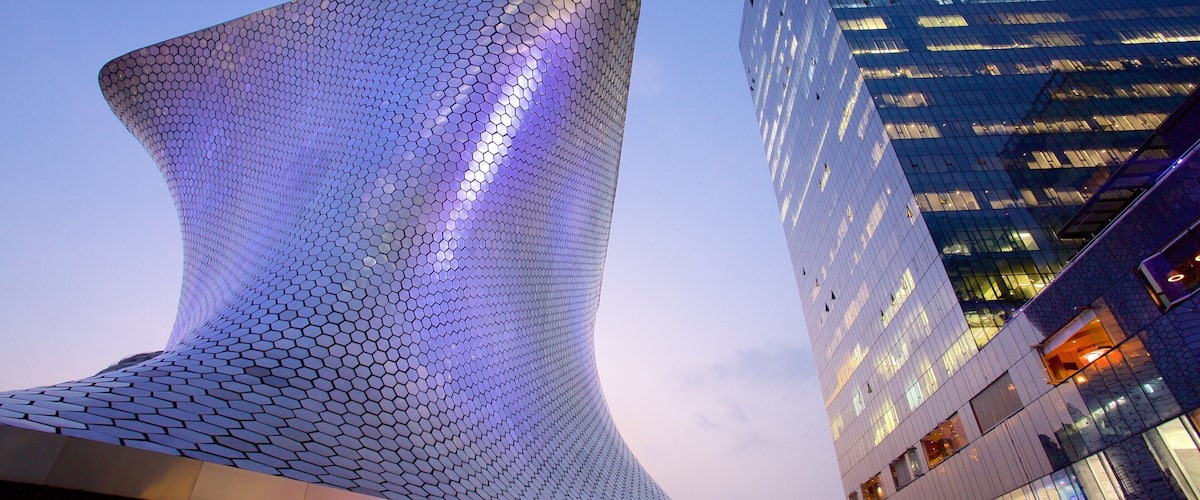 Museo Soumaya mostrando una ciudad y arquitectura moderna
