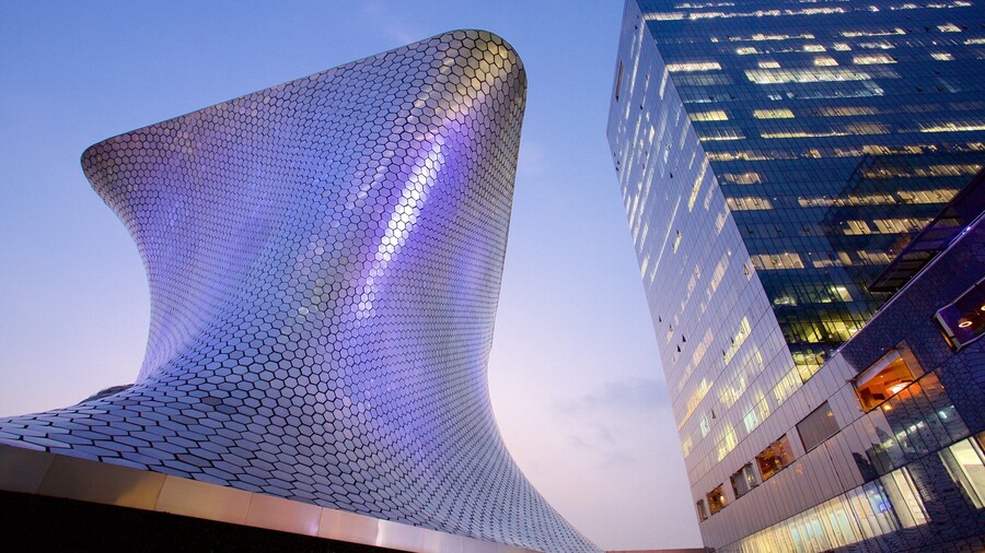 Museo Soumaya showing modern architecture and a city