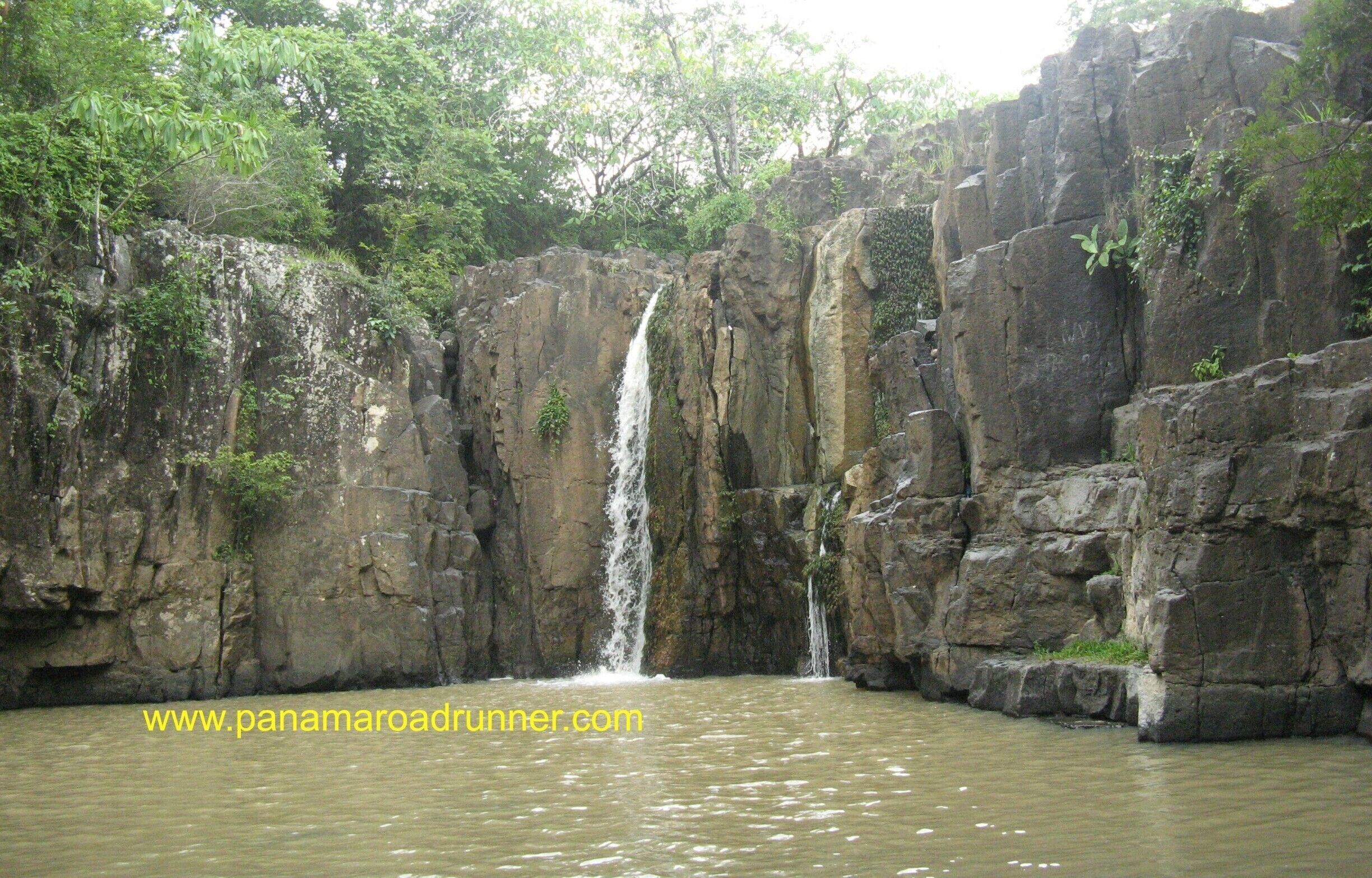 This waterfall, located about 5 minutes from Coronado is a favorite stop for our guests who do the "off the beaten path" daytrip.  The locals jump from the top of the cliff into the water during rainy season when the water is high.