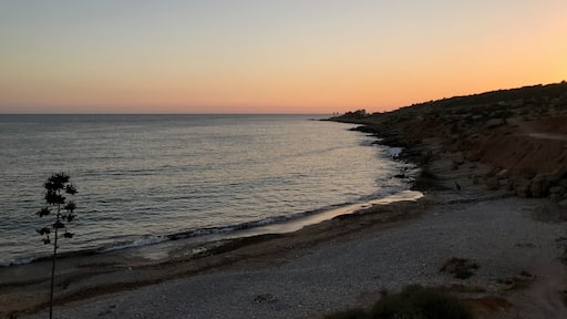 With the face burnt by the sun and the feeling of still being on a surfboard in the ocean, there's nothing better than a peaceful Morokkan sunset. From the nearest mosque, you can hear the muezzin calling the faithful to prayer at the end of the day in the month of Ramadhan. Iit's only peace and light at the beach...
#Gratitude
#Beaches
#LifeAtExpedia
