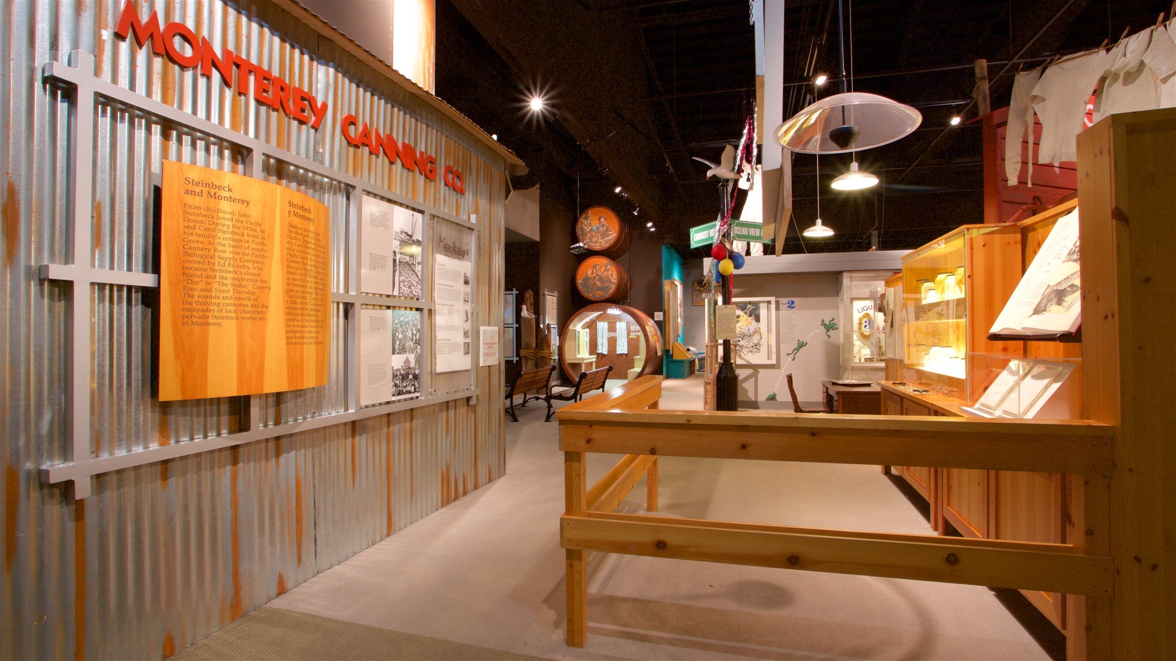 National Steinbeck Center que incluye elementos patrimoniales y vista interna