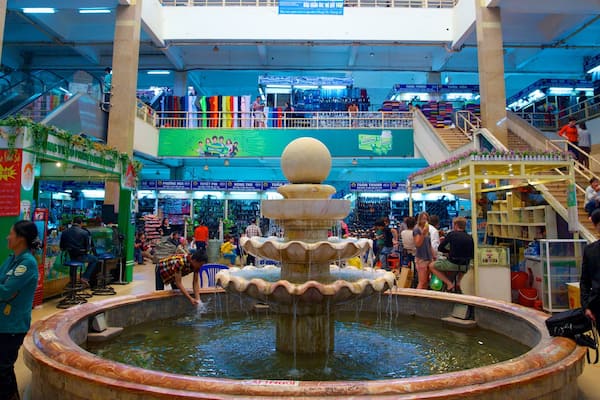 Äá»ng-XuĂąn-Markt welches beinhaltet Innenansichten und MĂ€rkte