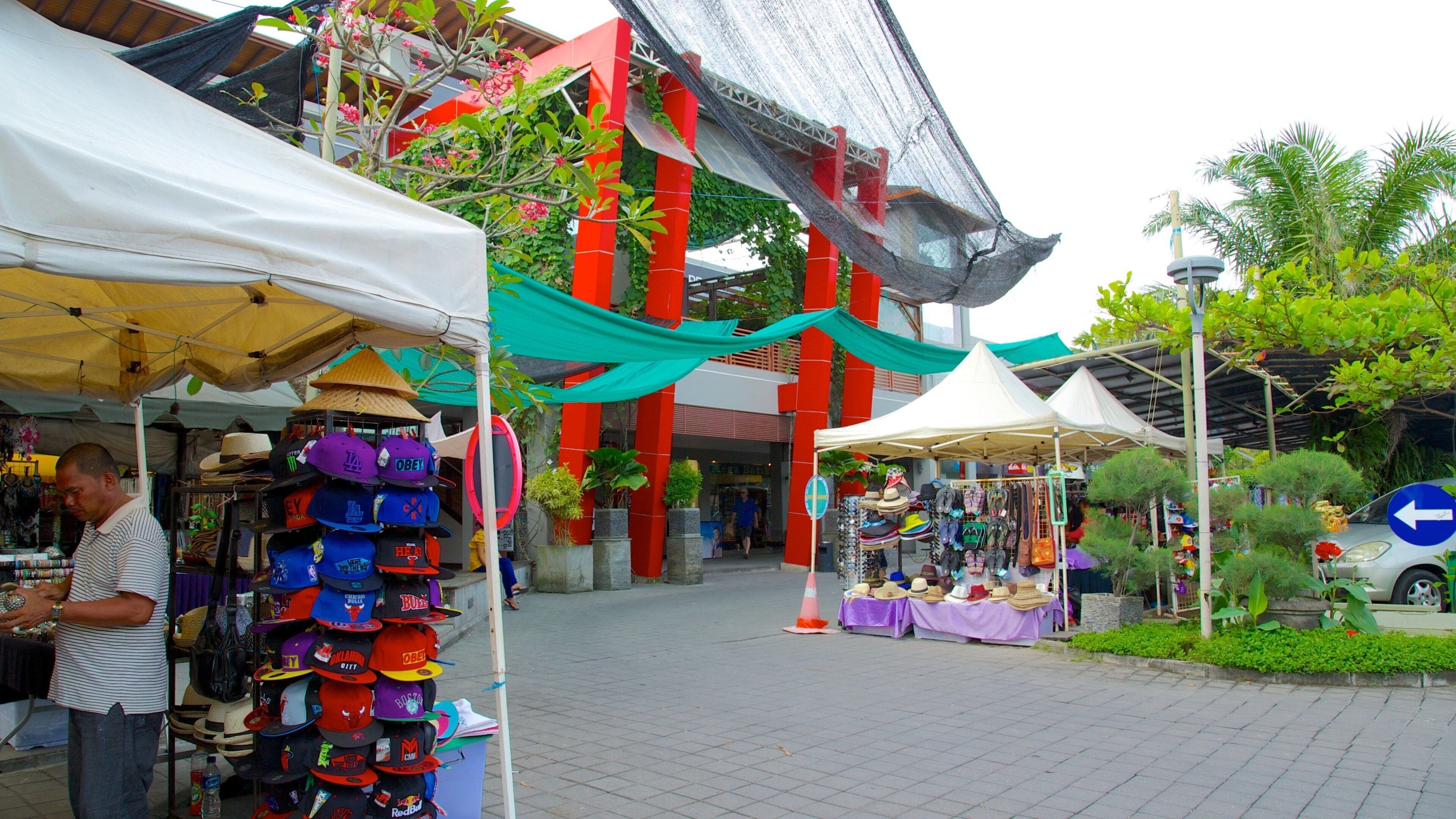 Seminyak plass fasiliteter samt shopping, marked og torg eller plass