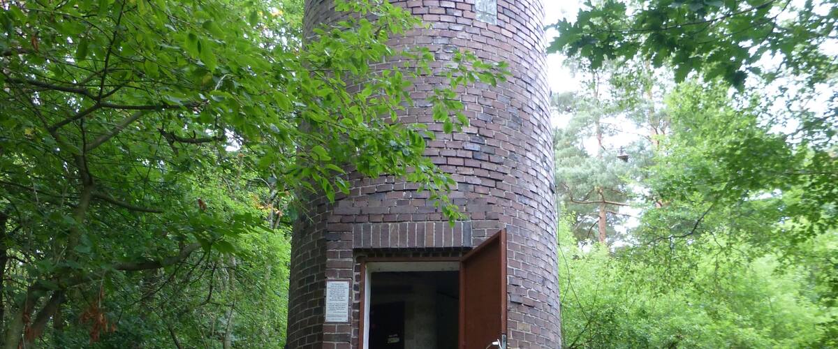 Ofenberg-Turm; Blick von Westen auf den Zugang zum Turm