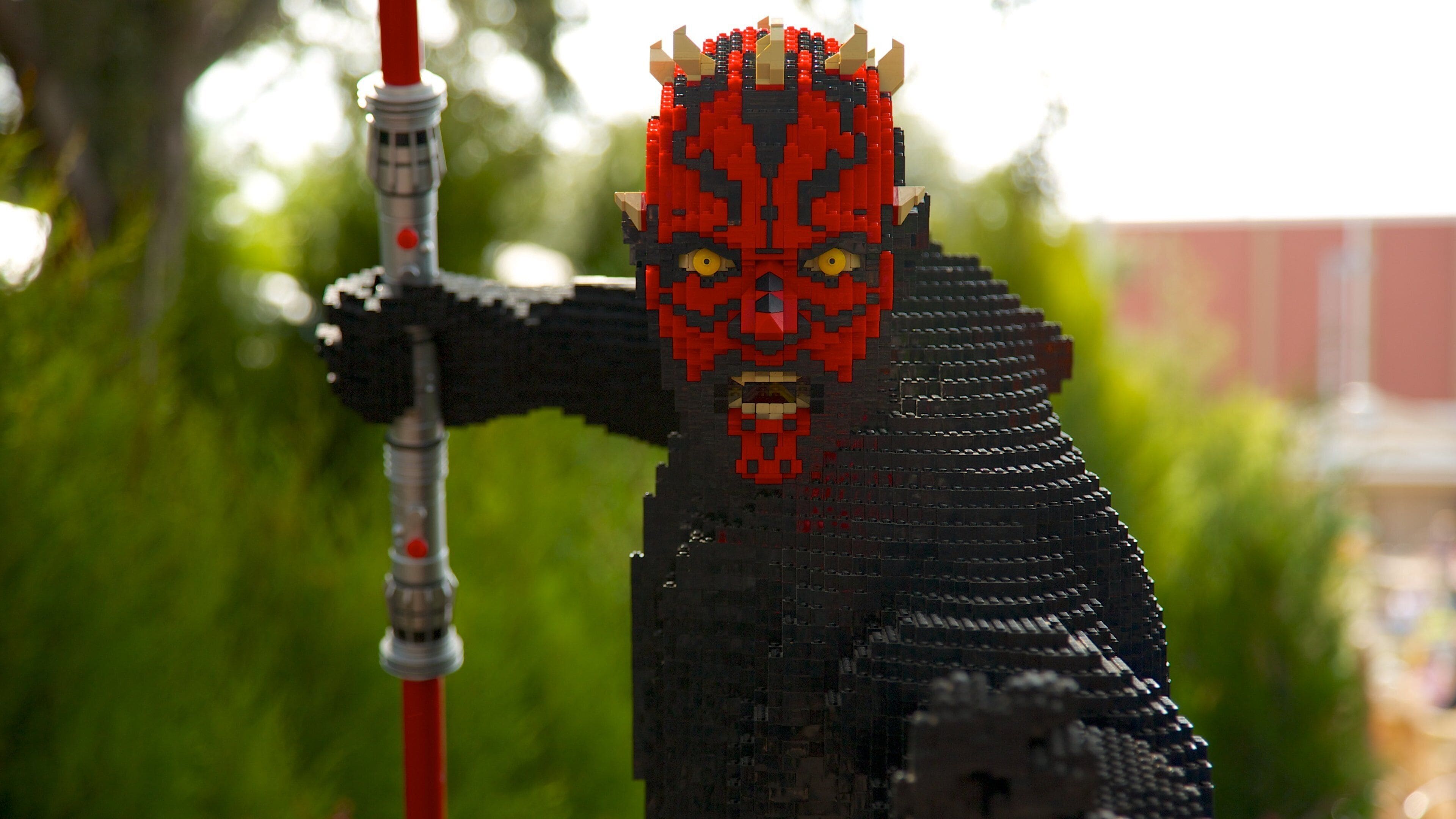 Legoland Florida montrant manèges, art extérieur et une statue ou une sculpture