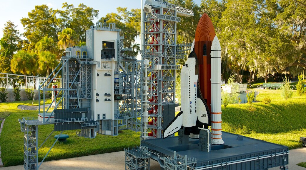 Legoland Florida som inkluderer karusell og hage