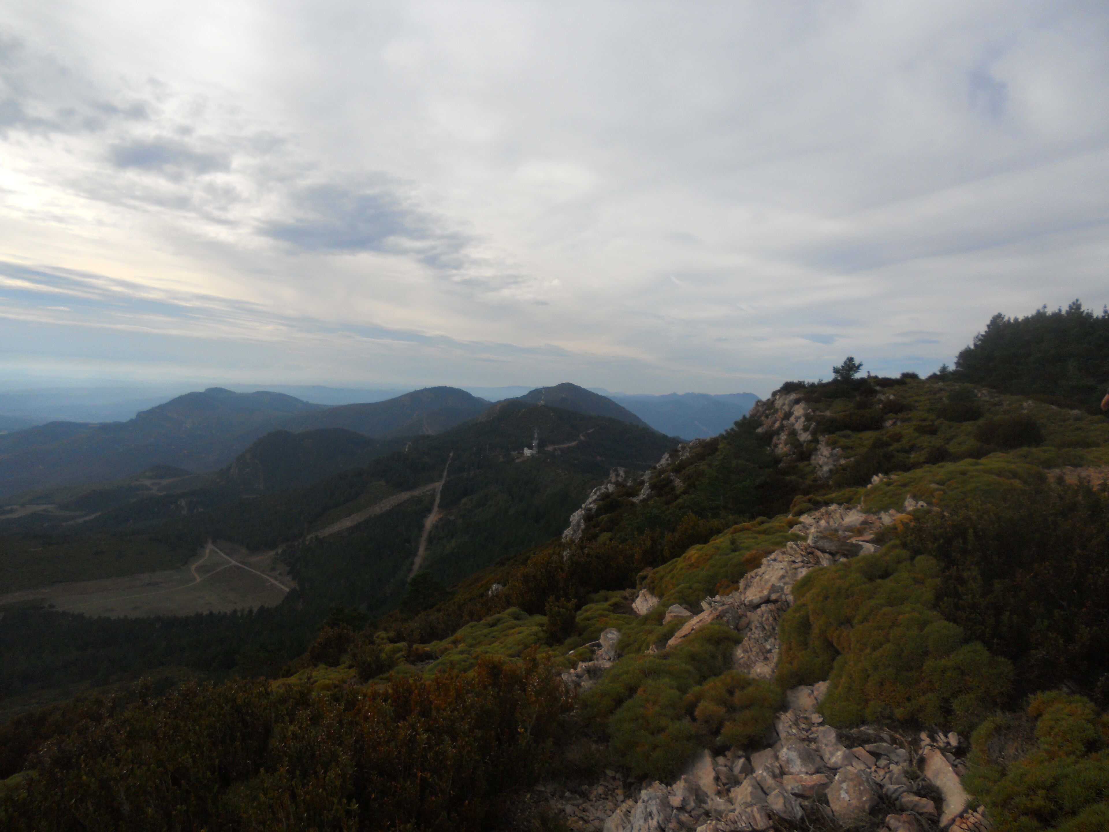 Vista desde el Pusilibro , 1597 mts , Loarre , ( Huesca ).