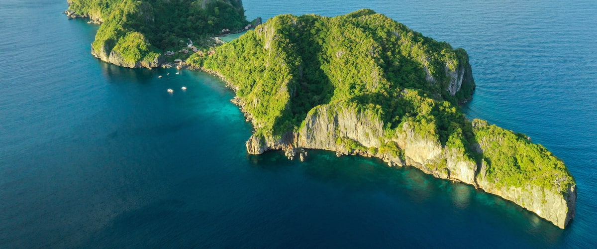 Aerial view of turquoise coastal waters in El Nido.
