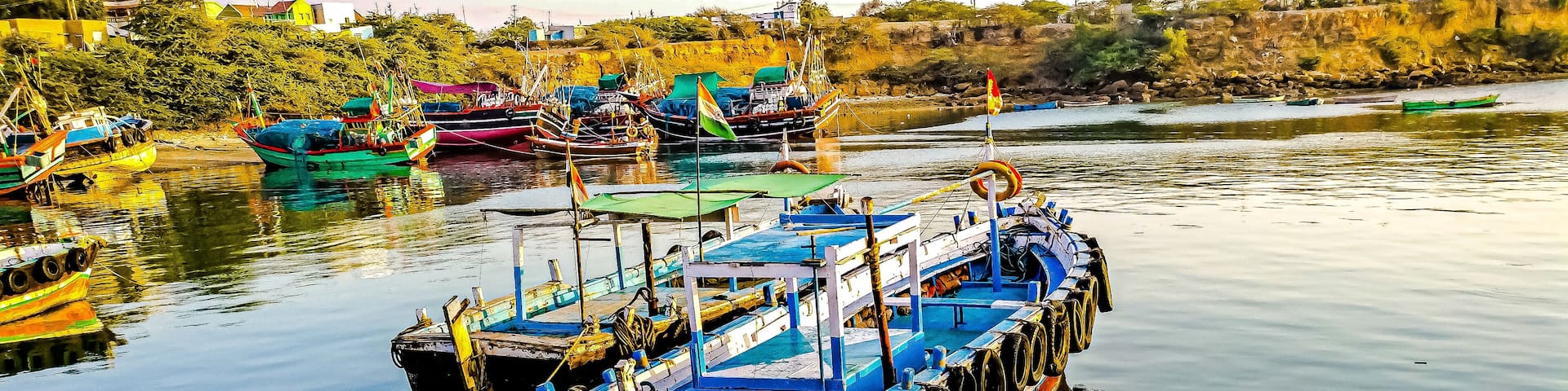 Let's go for a boat ride...!!!! #lifeatexpedia #Nature #water #reflection #mobileshot #mobilephotography #reflection_shotz #likealocal