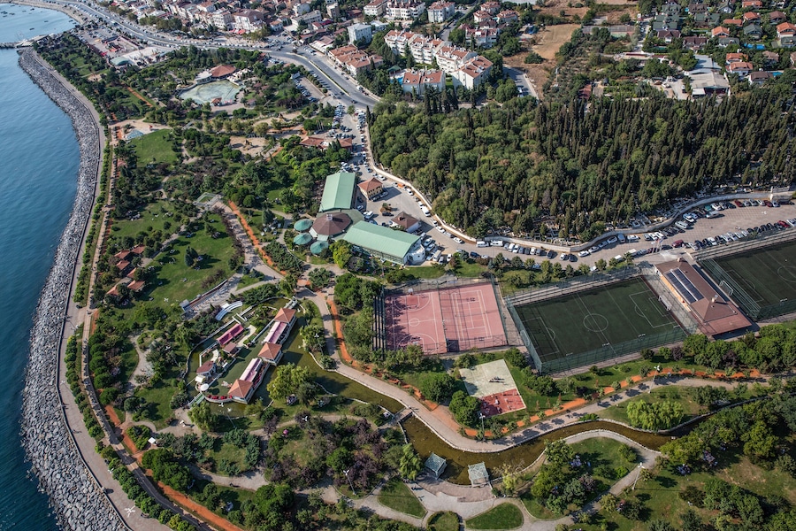 Tuzla, İstanbul, Türkiye - 25 Ağustos 2013; Istanbul, Tuzla county, restaurants and parks on the beach. Photo from helicopter.