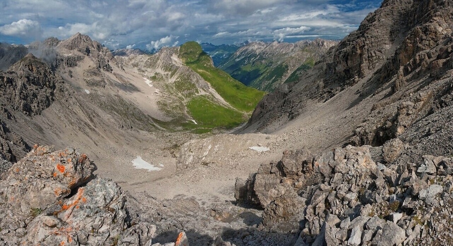 July 2015
View from Schieferscharte, Lechtal Alps
This pass is located in ca. 2.600 metres altitude and offers wonderful panoramic views. The peak in the middle is the Oberlahms-Spitze (2.658 m) over the Roettal valley.