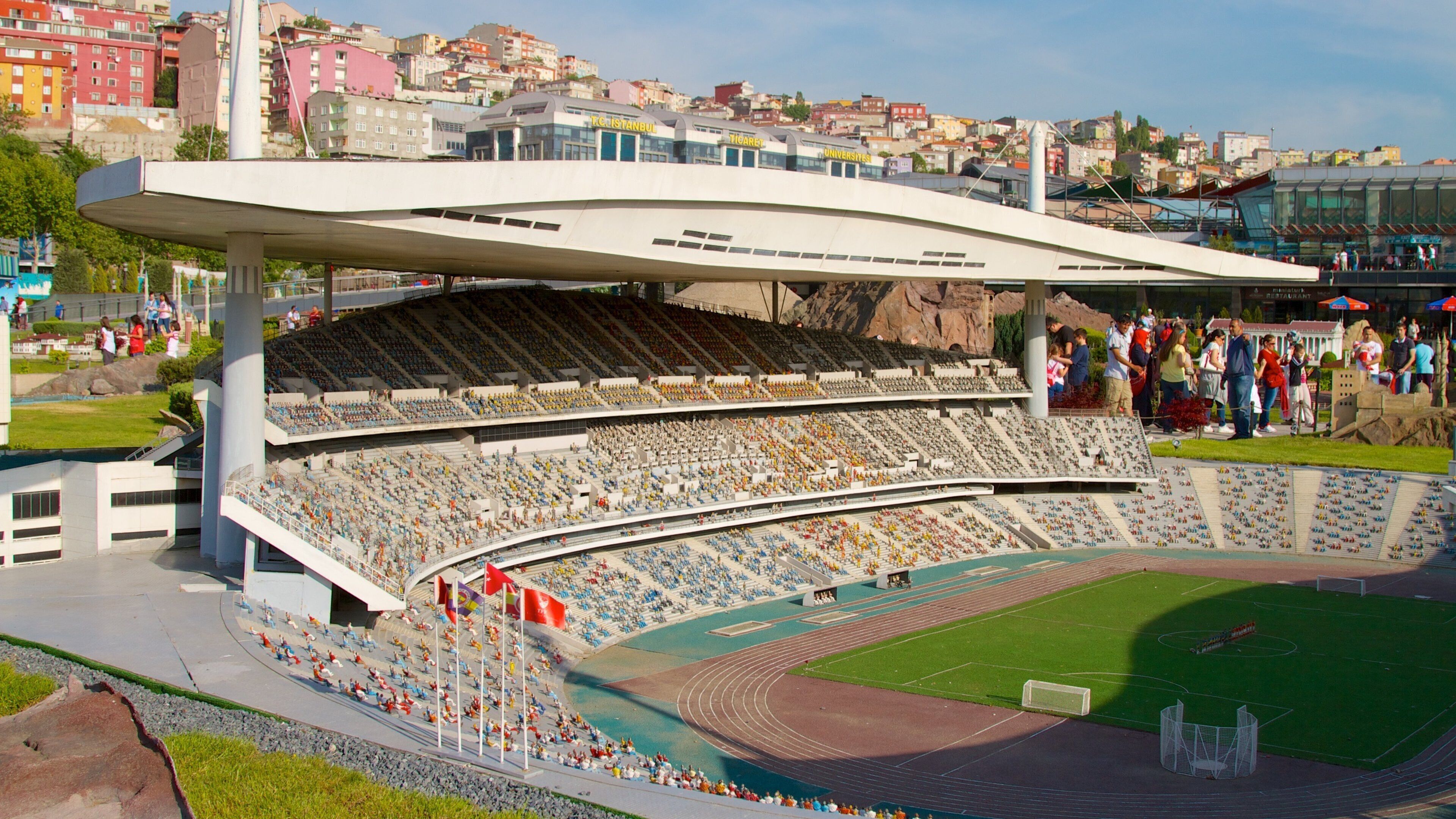 Miniaturk which includes outdoor art and a garden