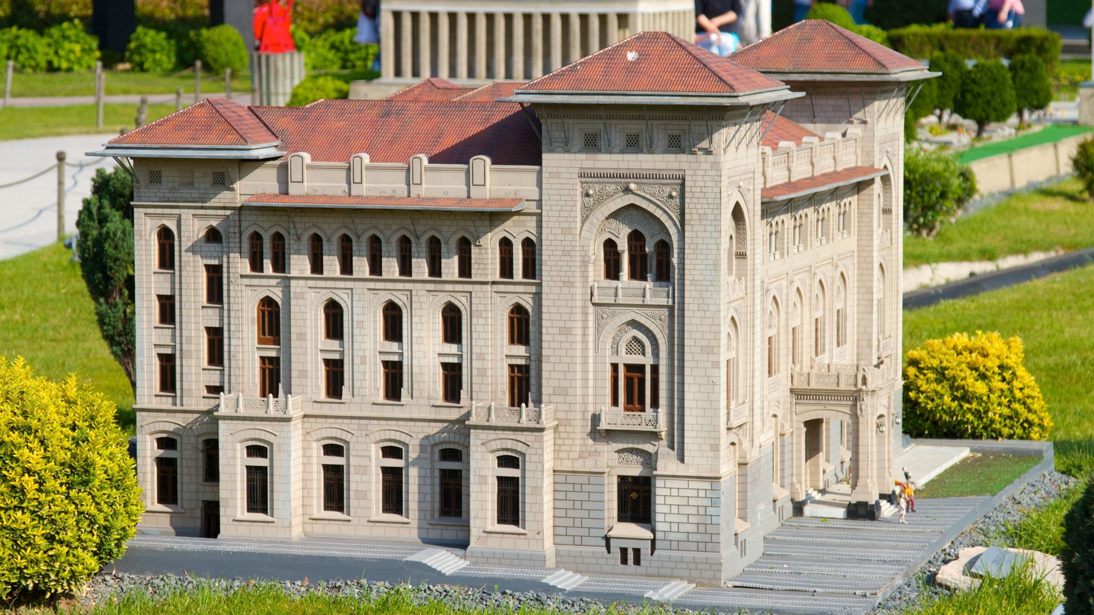 Miniaturk which includes outdoor art and a park