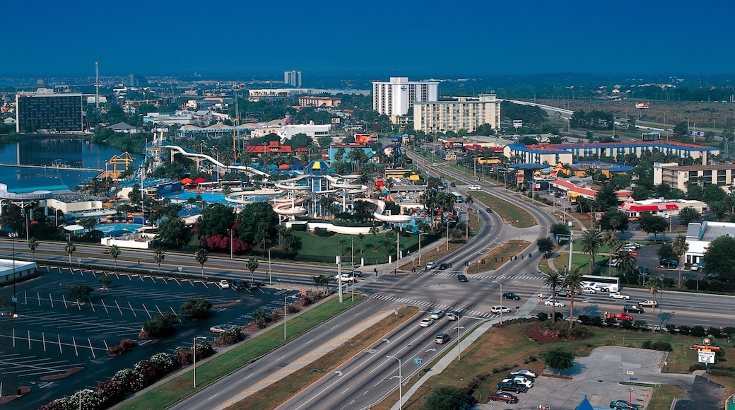 Orlando Premium Outlets International Drive featuring a city, street scenes and rides
