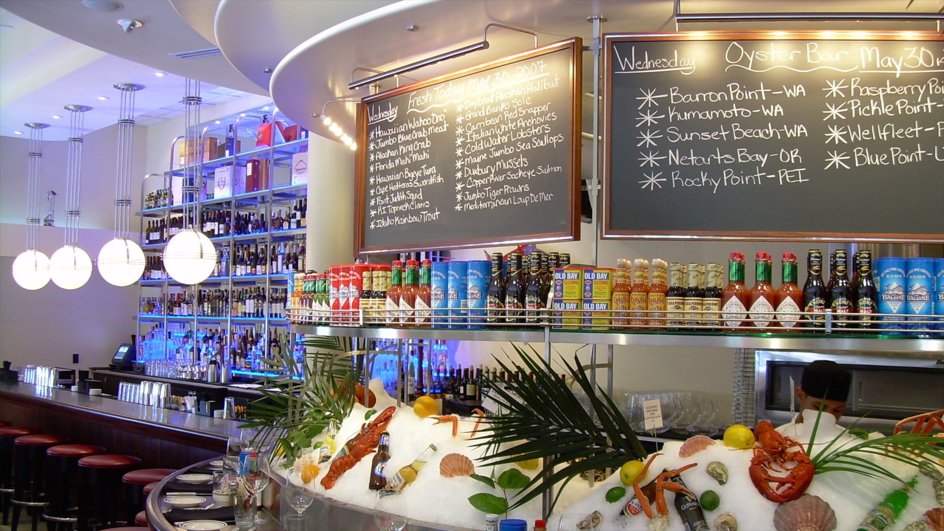 Orlando Premium Outlets International Drive qui includes un bar, signalisation et boissons