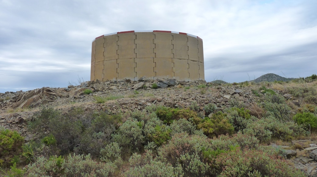 Rรฉservoir au col des Belitres, Cerbรจre (Pyrรฉnรฉes-Orientales, Languedoc-Roussillon, France), Portbou (Haut-Ampurdan, Gรฉrone, Catalogne, Espagne)