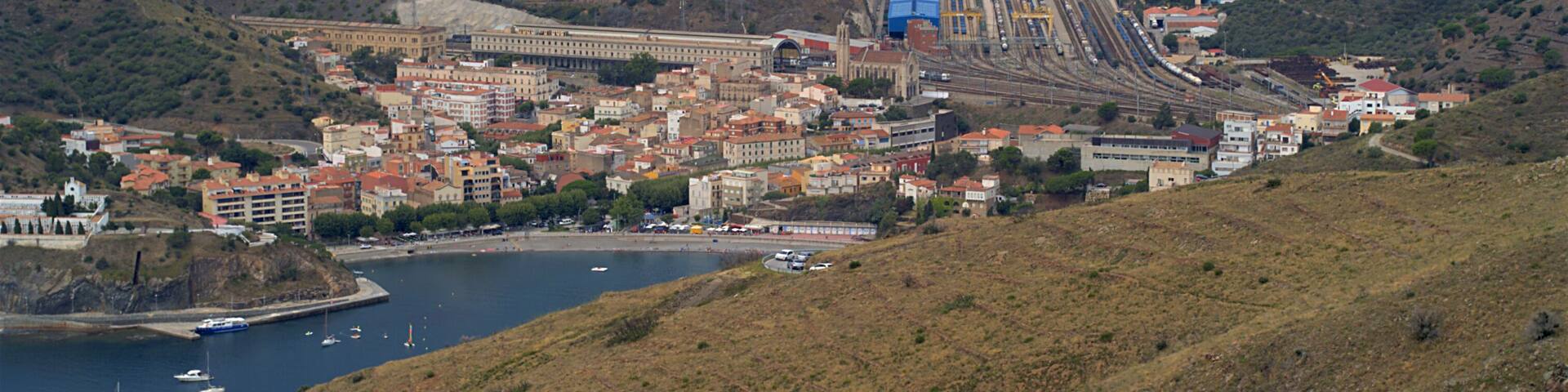 Vue générale depuis le Puig de Cervera, Portbou (Haut-Ampurdan, province de Gérone, Catalogne, Espagne).