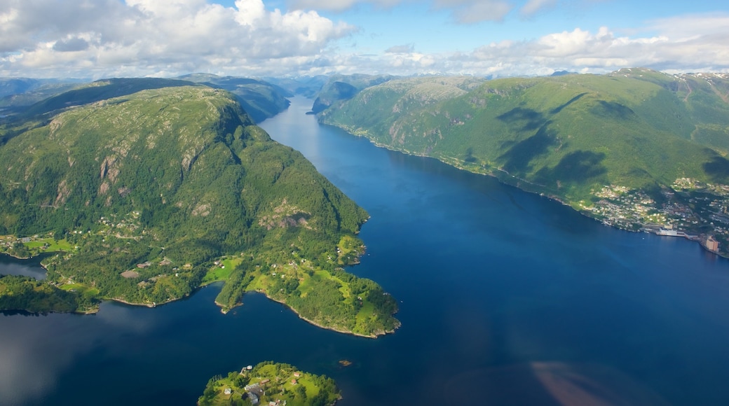 Bergen featuring mountains, landscape views and a lake or waterhole