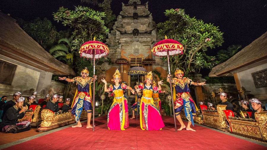 D1Y076 Traditional Balinese dance at the Ubud Palace, Ubud, Bali, Indonesia