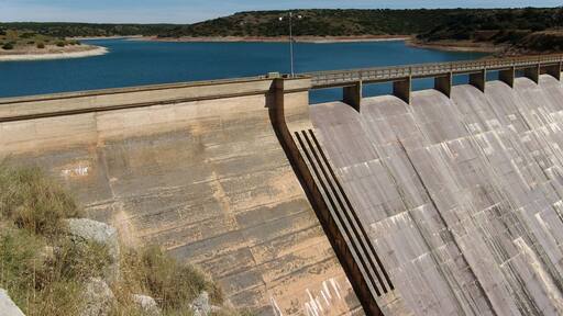 Pantano junto al Castillo de Peñarroya Argamasilla de Alba. Provincia de Ciudad Real. Castilla-La Mancha España
