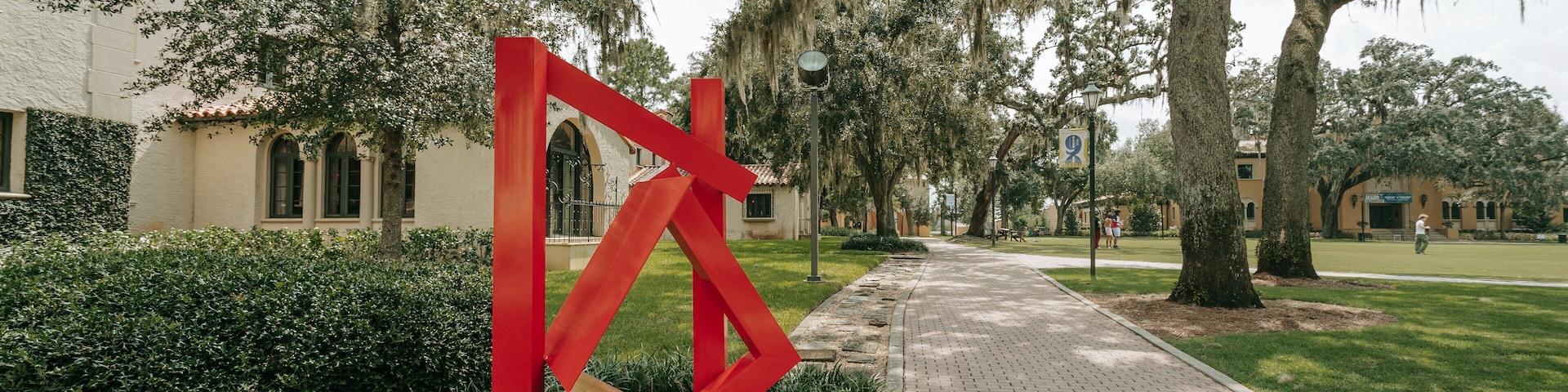 Rollins Museum of Art which includes a park and outdoor art