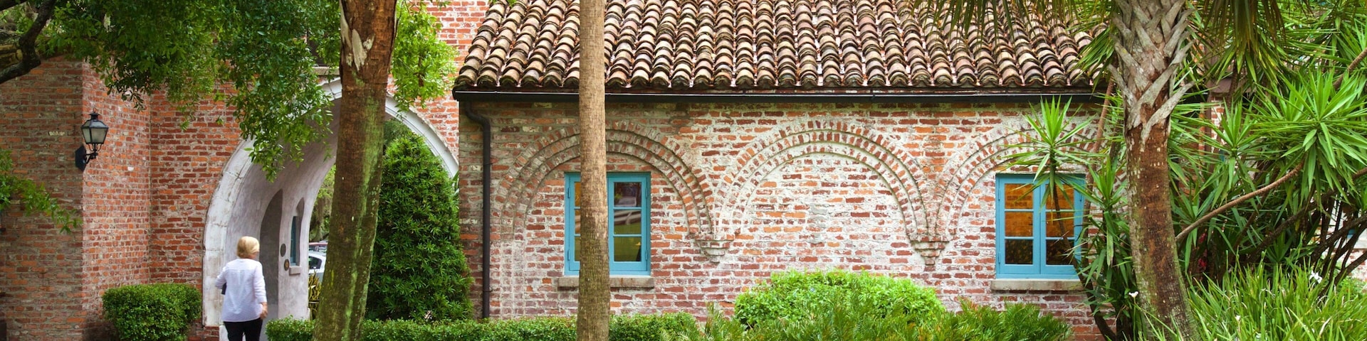 Casa Feliz Historic Home Museum featuring a park and a house