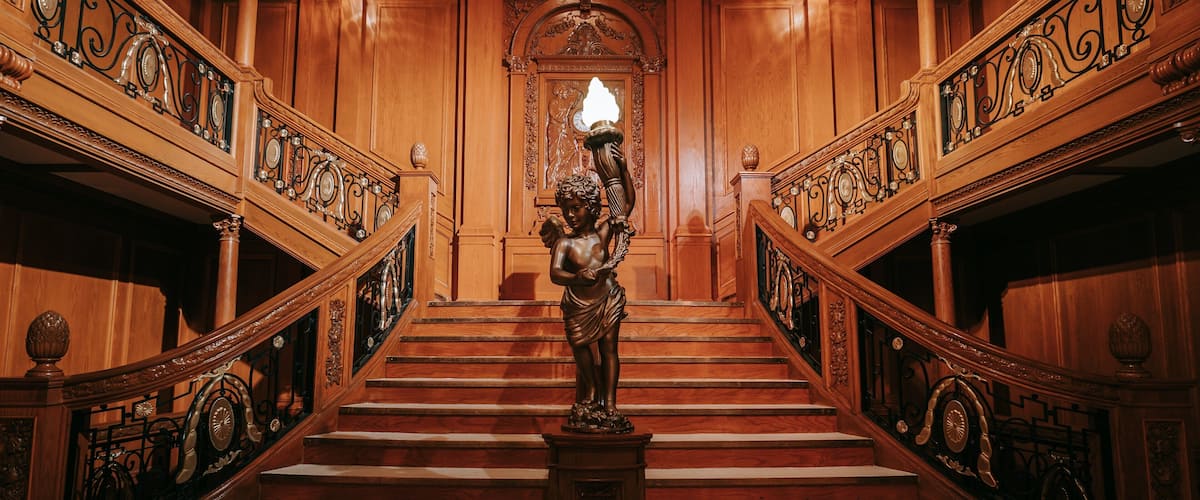 Titanic the Experience showing heritage elements and interior views