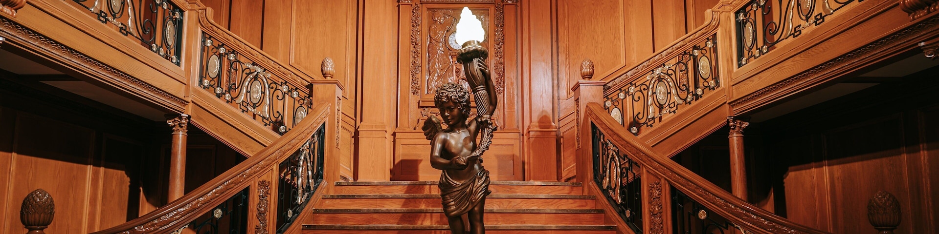 Titanic the Experience showing heritage elements and interior views