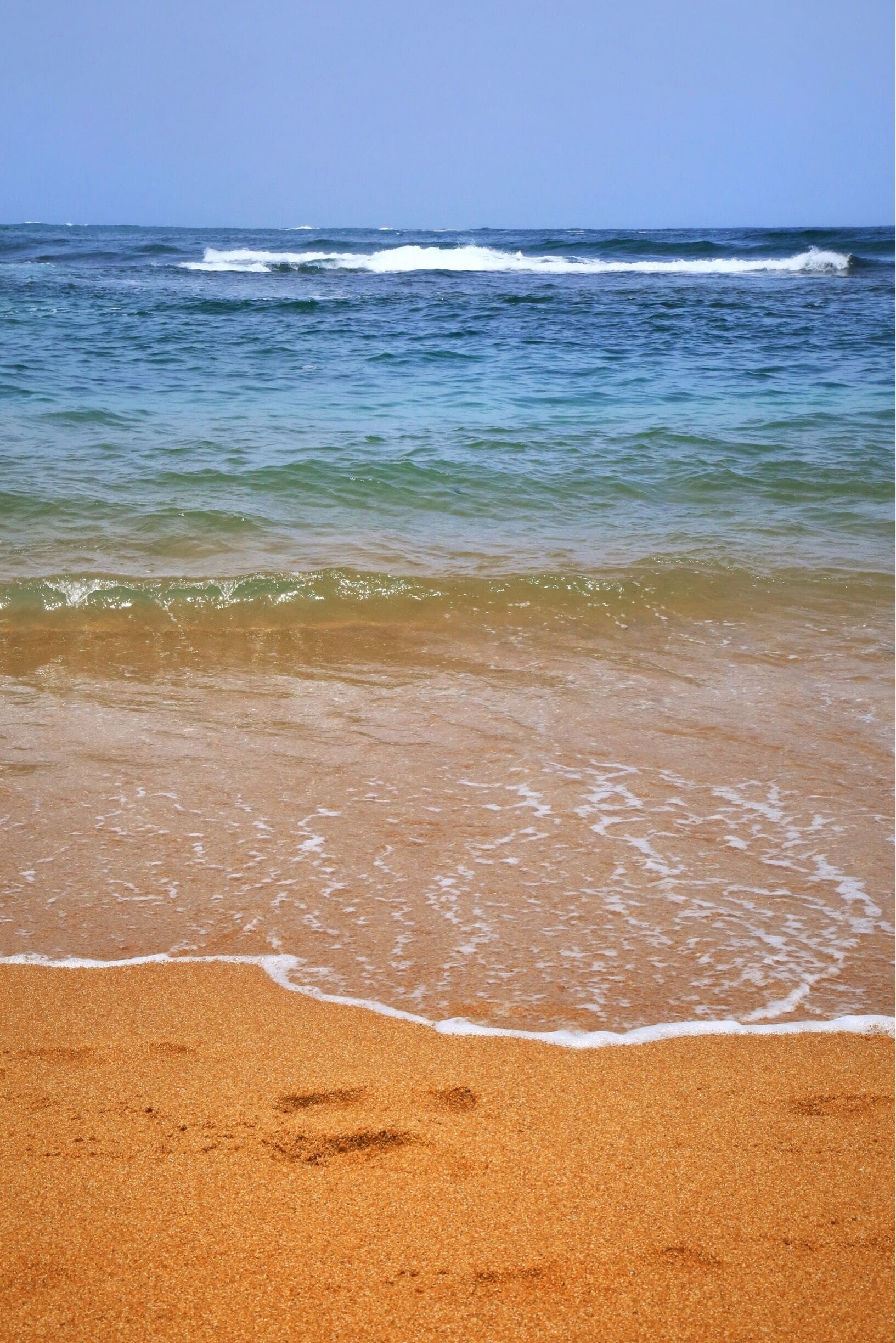 Beautiful. Really beautiful. Unawatuna Beach is a long stretch of pinkish golden sand with clear, warm, turquoise water.

#LifeAtExpedia
#Beach
#Summer
#SriLanka
