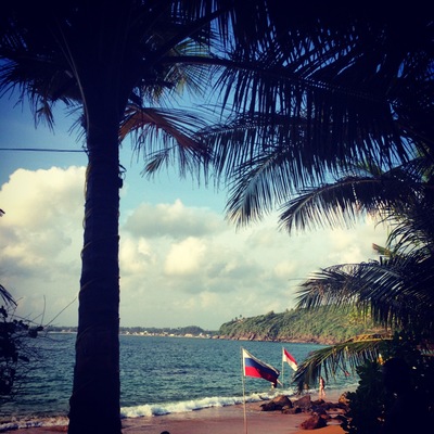 Jungle Beach was a twenty minute walk from Unawatuna. Situated in a clam bay so hardly any big waves and perfect water temperature. Gorgeous little beach with sun beds and a bar with amazing fresh juice. They also do beach parties. Lots of monkeys around from the forest, so mind your belongings. #beach