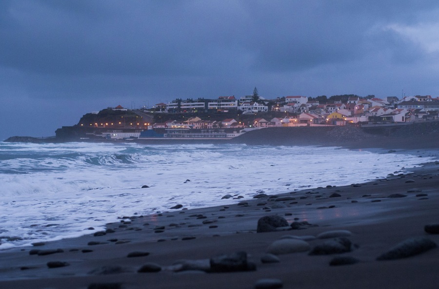 ...and Ribeira Grande at dusk! A lovely town to walk around and use as your base for travels around São Miguel.
#waterlust