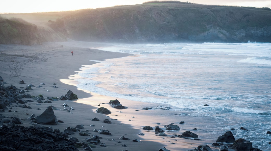 One of the top surfing spots of our planet, with World Championships held here.
We enjoyed it at sunset.
#waterlust #GoldenHour
