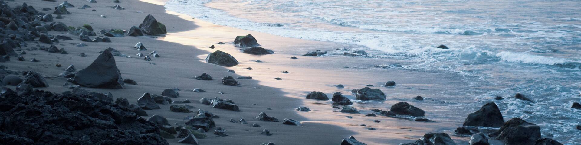 One of the top surfing spots of our planet, with World Championships held here.
We enjoyed it at sunset.
#waterlust #GoldenHour