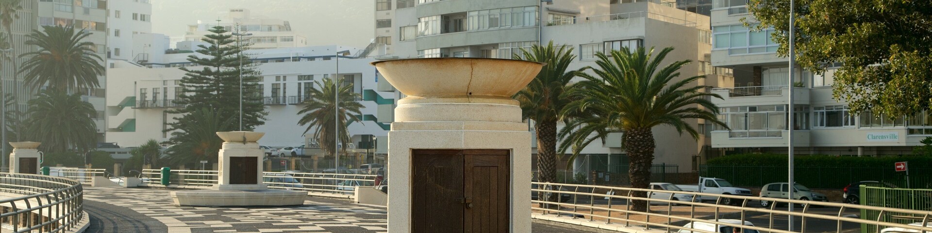 Sea Point Pavillion welches beinhaltet BrĂŒcke, Stadt und Outdoor-Kunst