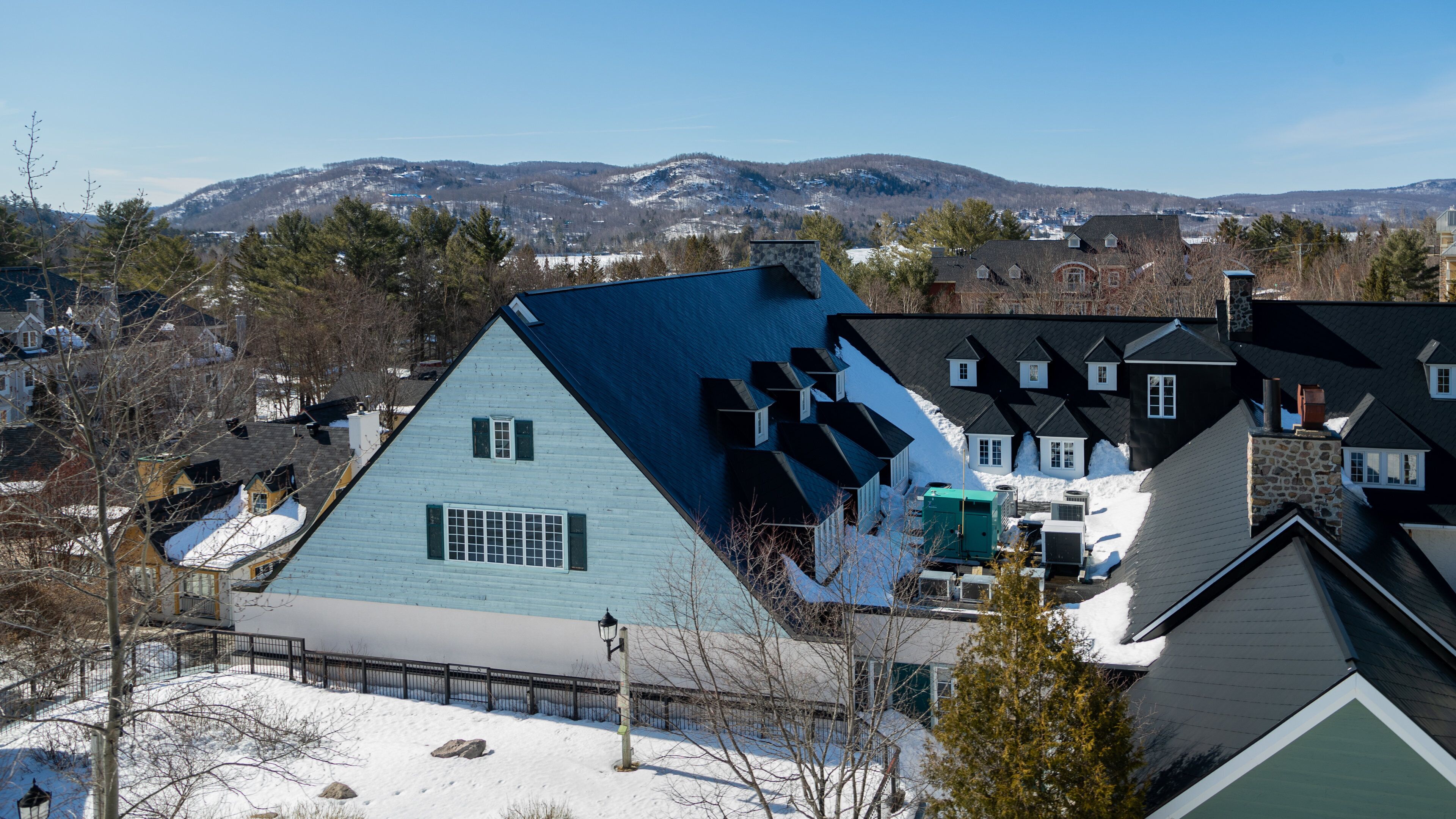 Cabriolet Ski Lift showing landscape views