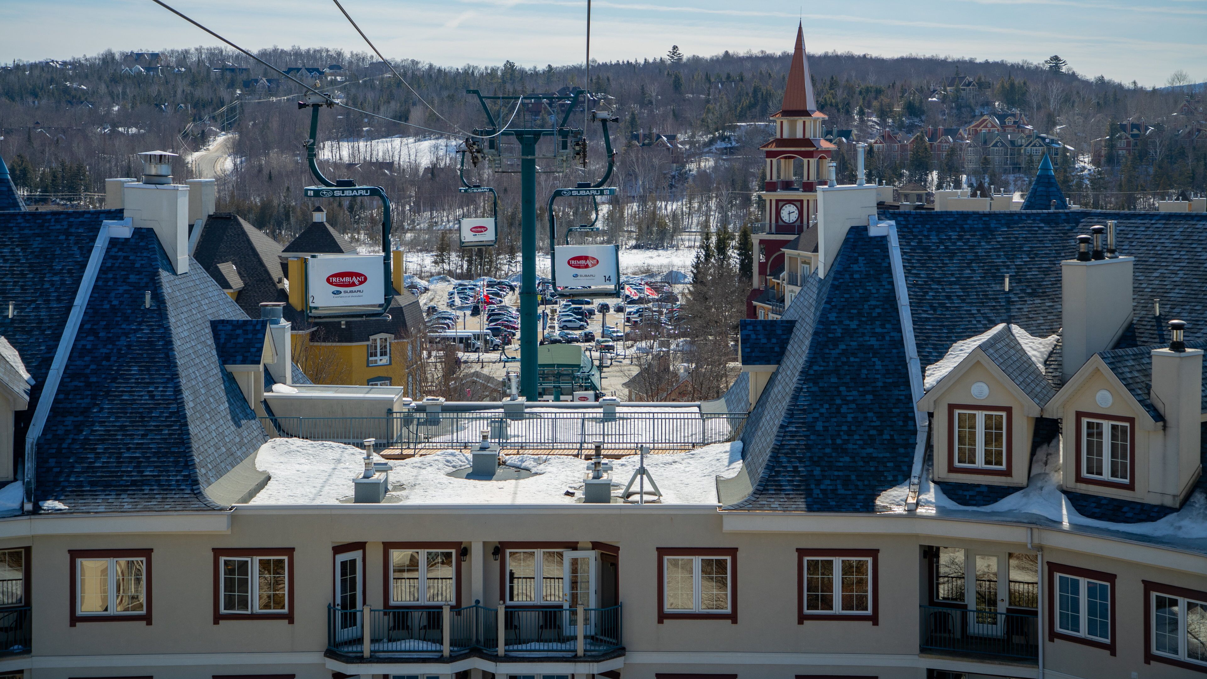Cabriolet Ski Lift featuring landscape views and a gondola