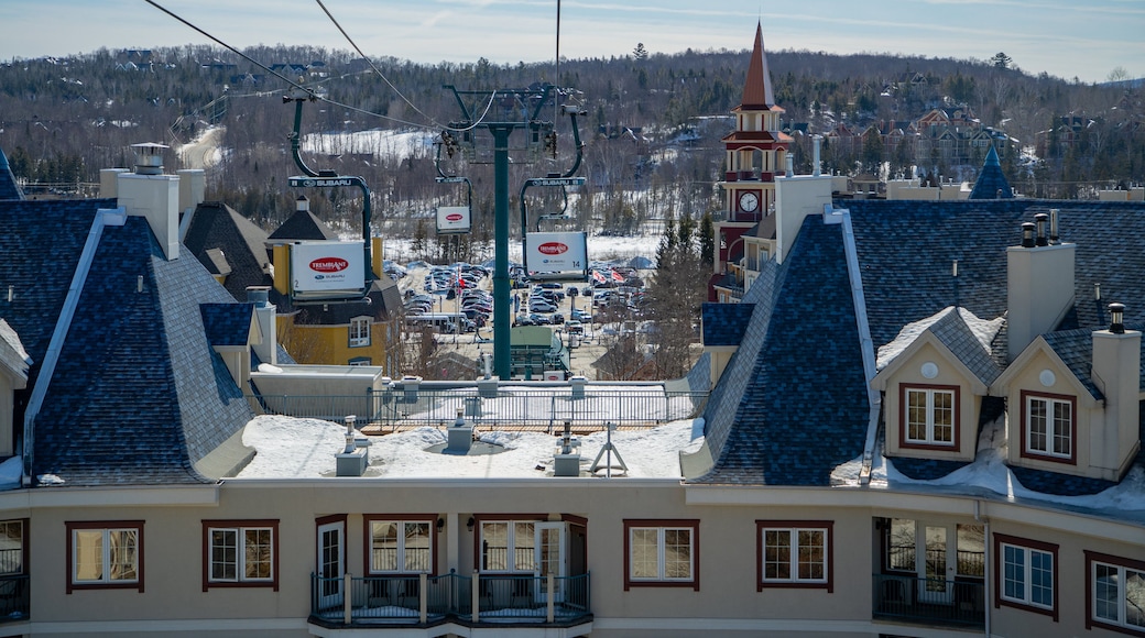 Cabriolet Ski Lift featuring landscape views and a gondola