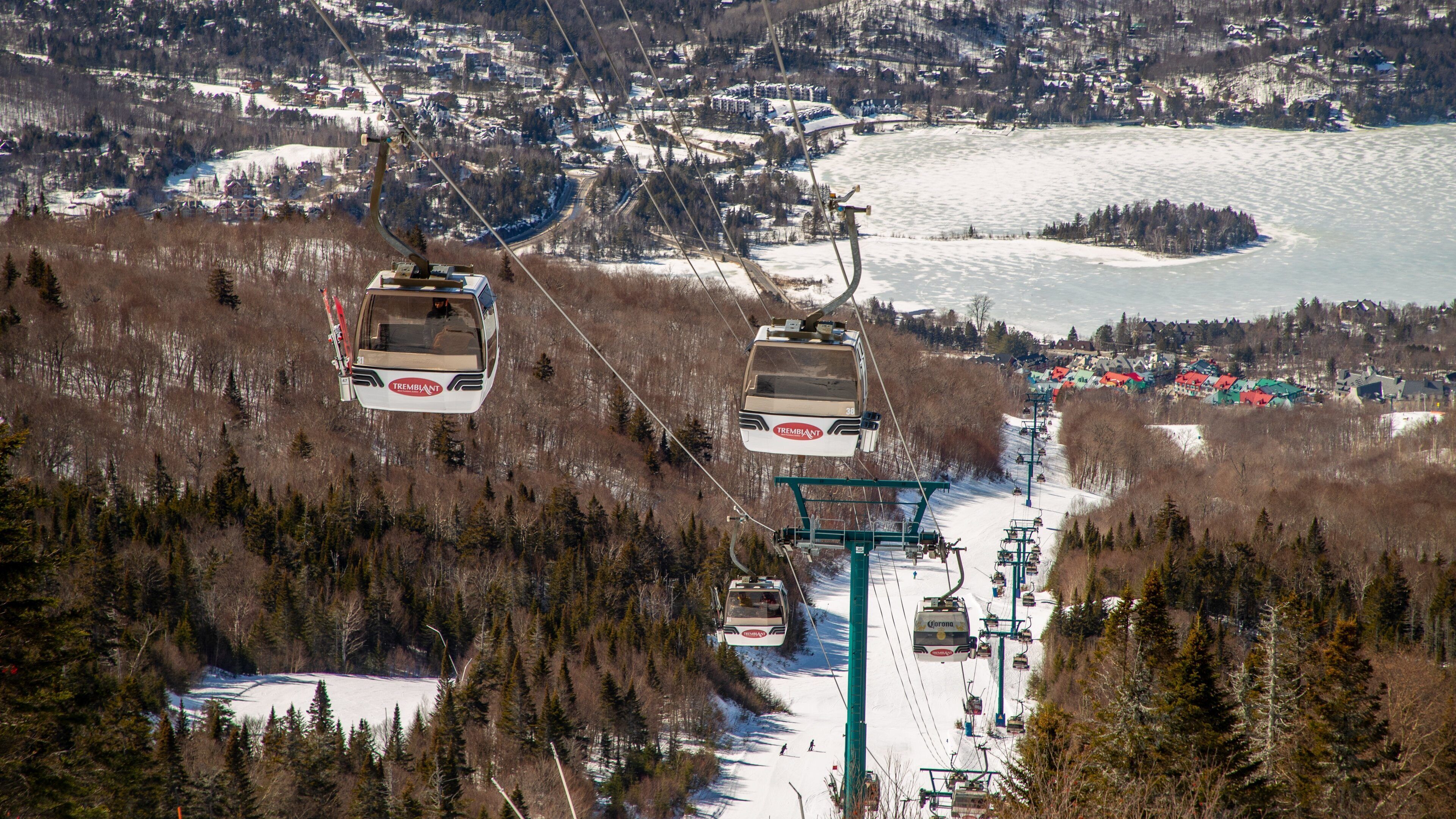 Express Gondola showing landscape views, snow and a gondola