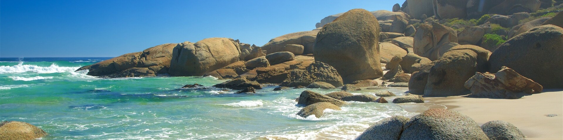 Llandudno showing a beach, rocky coastline and general coastal views