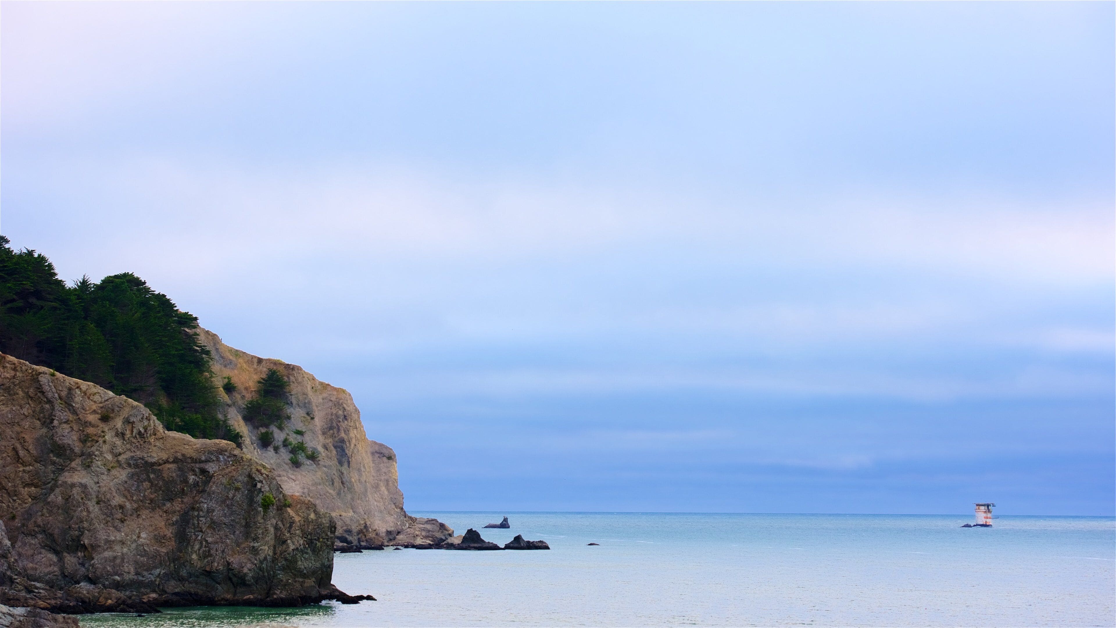 China Beach som viser kyst og klippelandskap