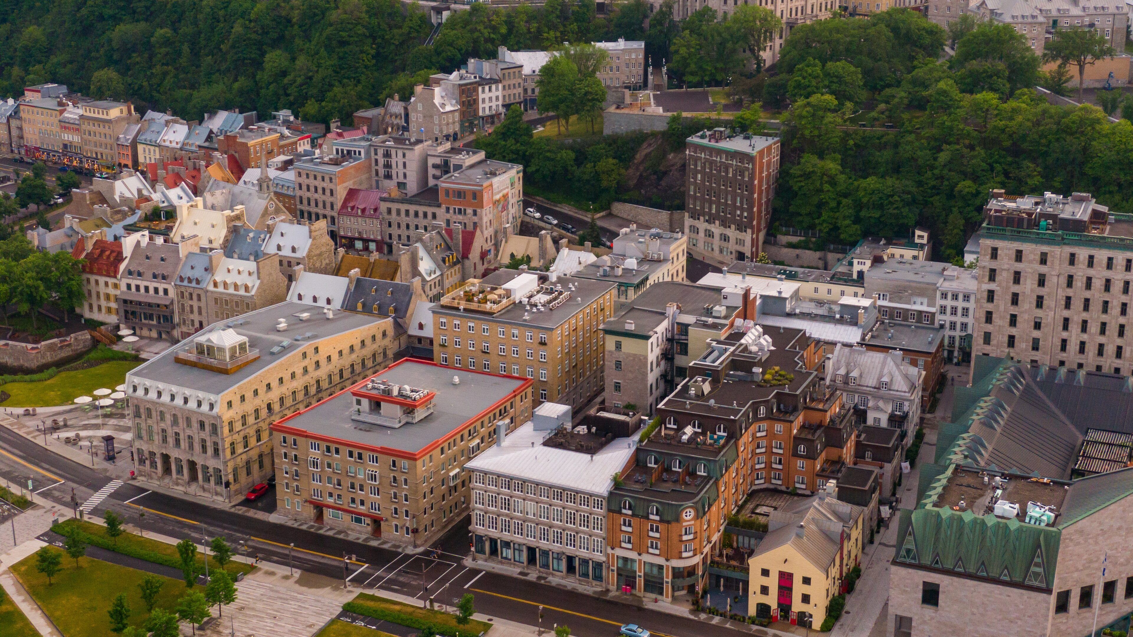 La Cite-Limoilou showing landscape views and a city