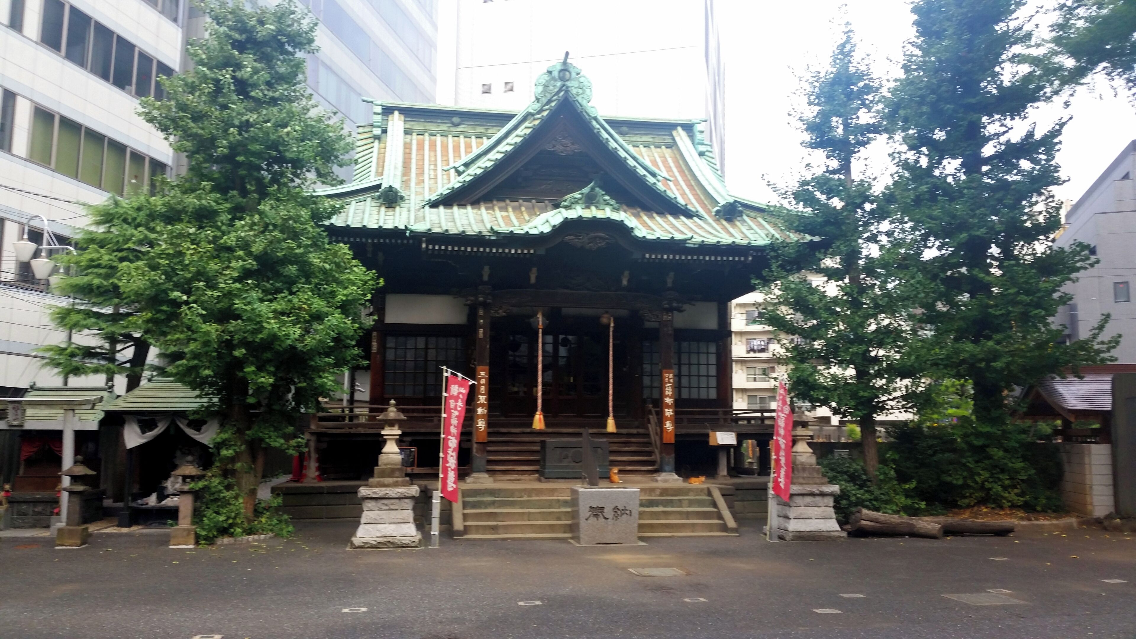 A lot behind our hotel with a small temple and shrine.