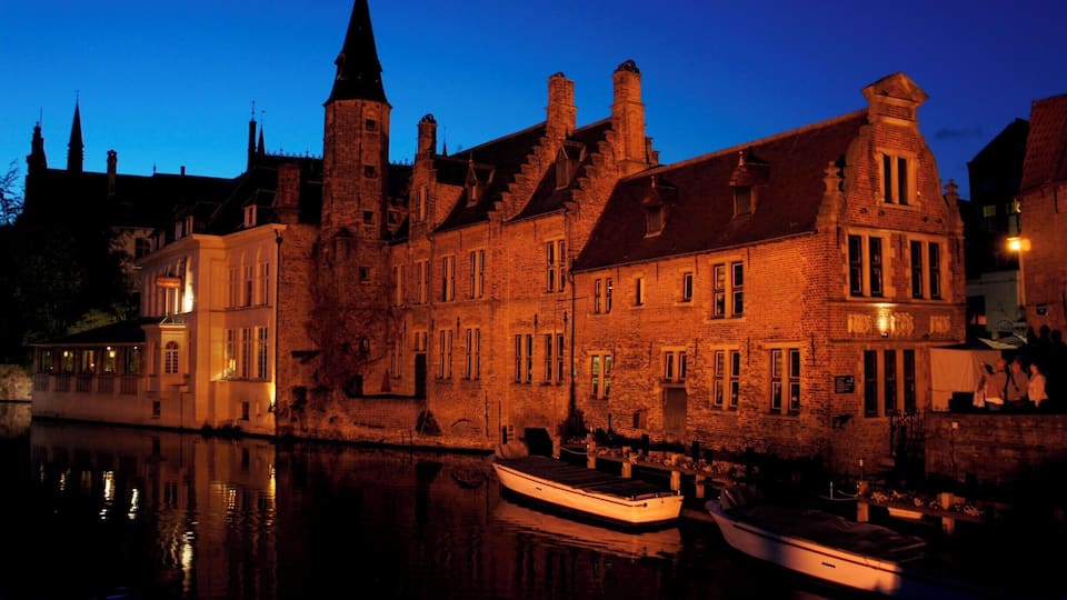 Small medieval town of Bruges in Belgium is one of the most picturesque places I have ever been. I watched the movie "In Bruges" and just had to go for a visit. :)
#medieval #bruges #river #night #architecture #goldenhour