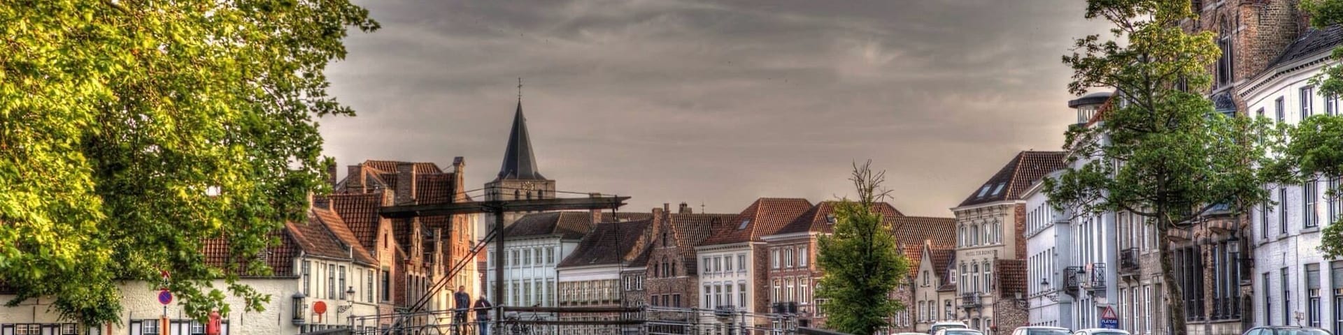 My lovely city! With the St-Gillis church on the background.