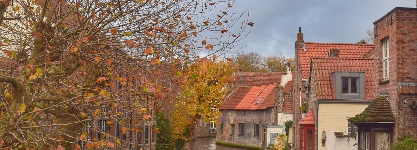 Lovely little postcard view from the bridge and a popular photo spot it seems.