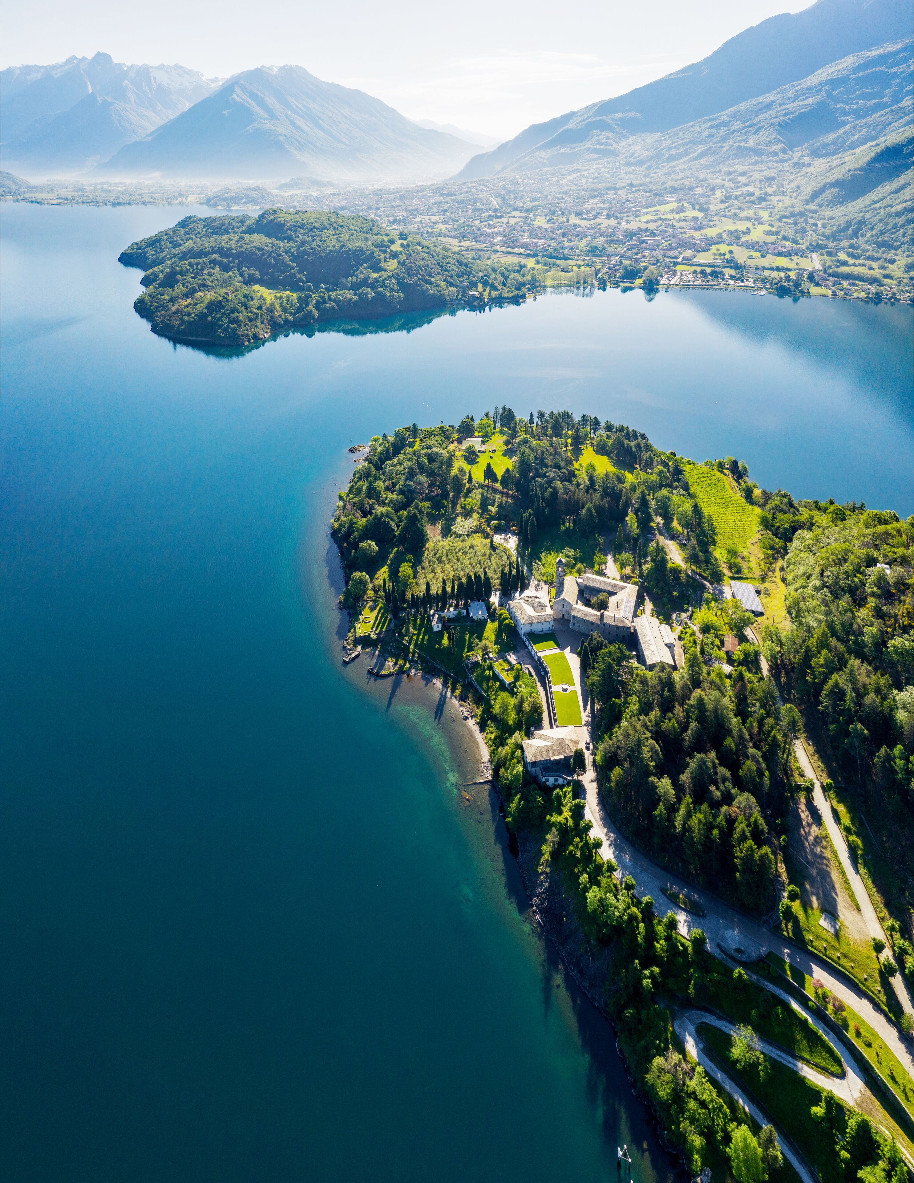 Abbazia di Piona - San Nicola - Lago di Como (IT) - Priorato - Panoramica aerea 